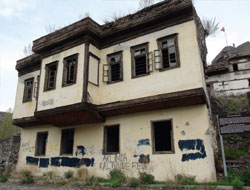 Karsta Tarih Yıkılıyor