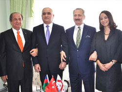 Kol kola, omuz omuza