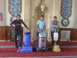 Merkez Camii’nde Ramazan Temizliği
