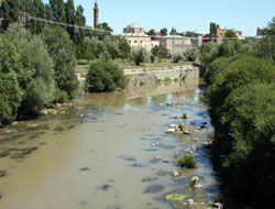 Kars Çayının suyu çekildi