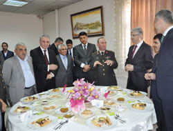 Kars’ta bayramlaşma töreni