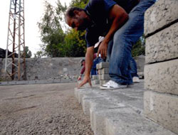 Parke taşı döşeniyor