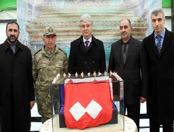 Kutsal sancak sergileniyor