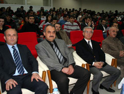 KAÜde konferans
