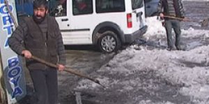 Karlar eriyor