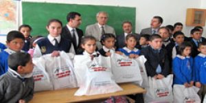 KAI Vakfı’ndan öğrencilere kıyafet yardımı