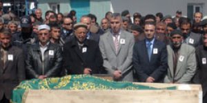 Karslı polis toprağa verildi