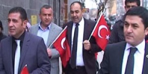 MHP Kars’a bayrak dağıttı