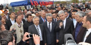 Bölünmüş yoldaki büyük buluşma