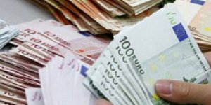Yolda bulduğu parayı polise verdi