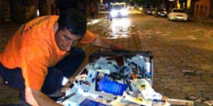 On binlerce broşürü caddelere döktüler