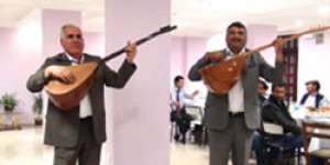 Karslı Aşıklar Artistlere Çattı