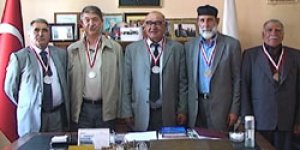Kars Barış Derneğine Madalya