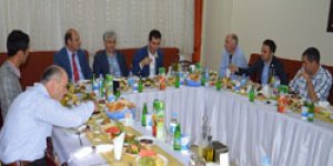 Vali Tepe Kolejde İftar Açtı