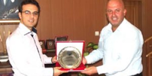 Kaymakam Gürsoy’a teşekkür plaketi