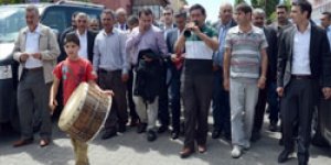 Ermiş, Göz Yaşlarını Tutamadı