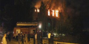 Sahipsiz Ev Alev Alev Yandı
