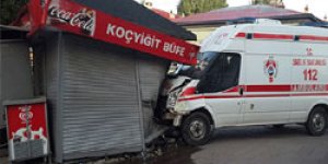 Ambulans büfeye girdi