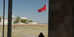 Anı Harabeleri’ne Türk Bayrağı