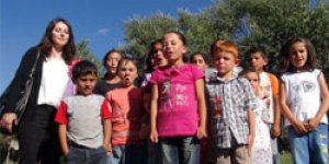 Elif öğretmeni çocuklar karşıladı