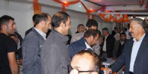 Arslan Gençleri Dinliyor