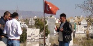 Eskiyen bayraklar değiştirildi