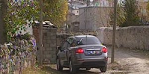 Yol Ortası’nda Telefon Direği