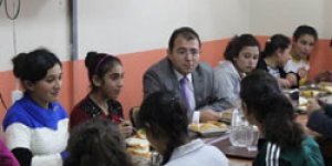 Kız Yurdu’nda Akşam Yemeği