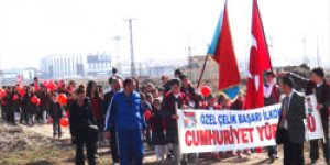 Çelik Başarı Cumhuriyeti kutladı