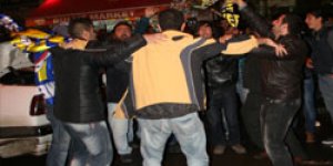 Galibiyeti Aslan Heykelinin Üzerine Çıkarak Kutladı