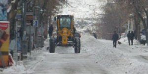 Kars Belediyesi’nin Kar Mesaisi