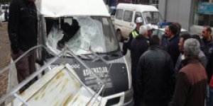 Şiddetli rüzgar çatıları uçuruyor