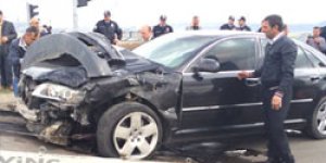 Valinin aracı Ambulansla çarpıştı