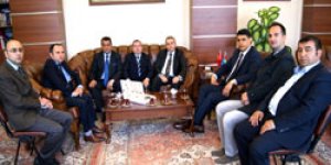 Çiçekten Başkonsolosa Ziyaret