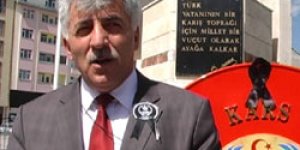 Atatürk Anıtına Çelenk Konuldu