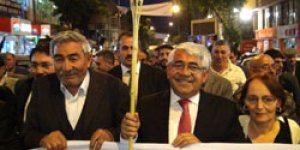 Aşıkların meşaleli korteji