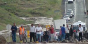 Sel, Yolu Ulaşıma Kapattı