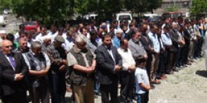 Gıyabi cenaze namazı kılındı