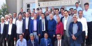 AK Partililerin zafer pozu