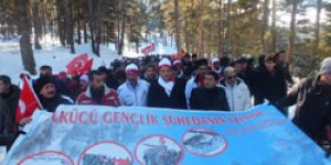 Kılavuz Anma Yürüyüşüne Katıldı