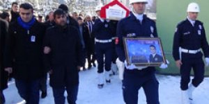 Şehit Polis Toprağa Verildi