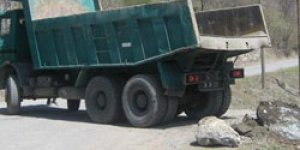 Kayalar Yolları Kapattı