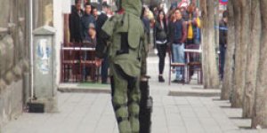 Güç kaynağı, polisi alarma geçirdi