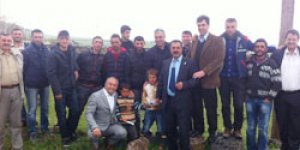 Mehmet Uçum köy ziyaretlerinde
