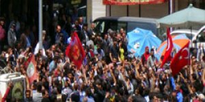 HDP’de Türk Bayraklı Zafer Kutlaması