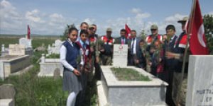 Şehit Mezarlarına Fidan