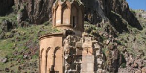 Beş kiliseler kaderine terk edildi.