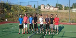 Tenis kursuna yoğun ilgi...