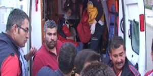 Ambulans kaza yaptı, 4 kişi yaralandı