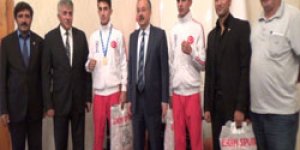 Boksörlerden Vali Özdemir’e Ziyaret